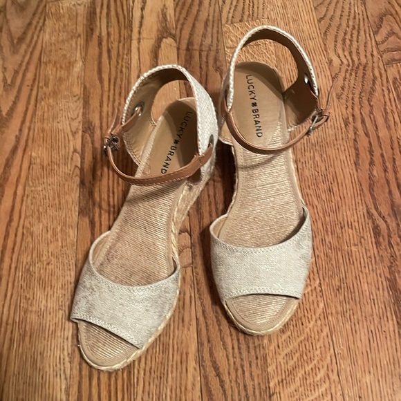 Lucky Brand Kyndra Bohemian Wedge Sandals in Tan w/metallic accents Size 9M/40 - Picture 5 of 16